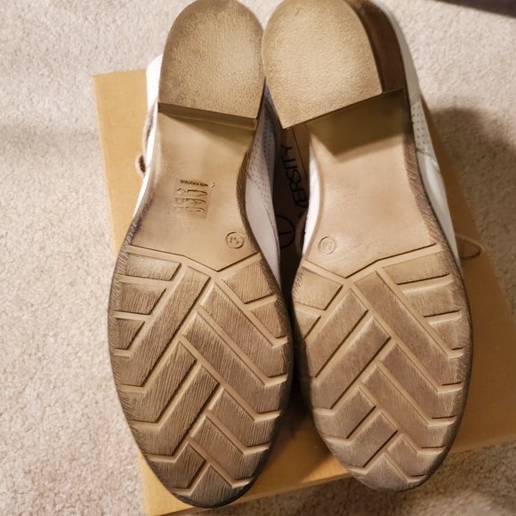 Heeled White Booties Size 41 (10-10.5) - Picture 4 of 6